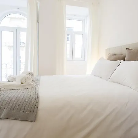 Apartment Altido Cosy 2br Apt With Terrace In Penha De Franca, 5mins From The Viewpoint Of Monte Agudo *